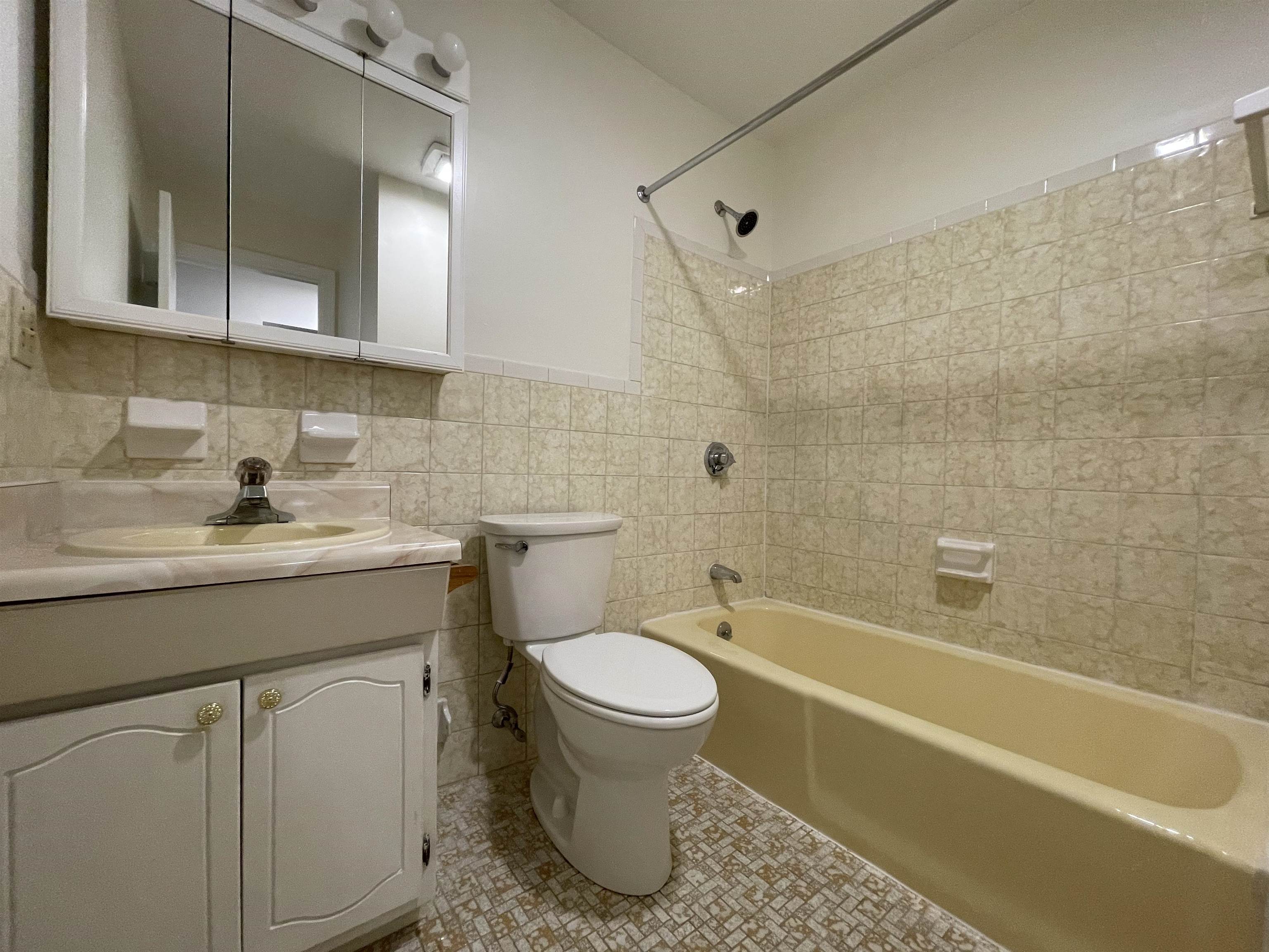 379 Huse Road, Unit 5 Manchester, NH 03103 - Photo 33 of 40