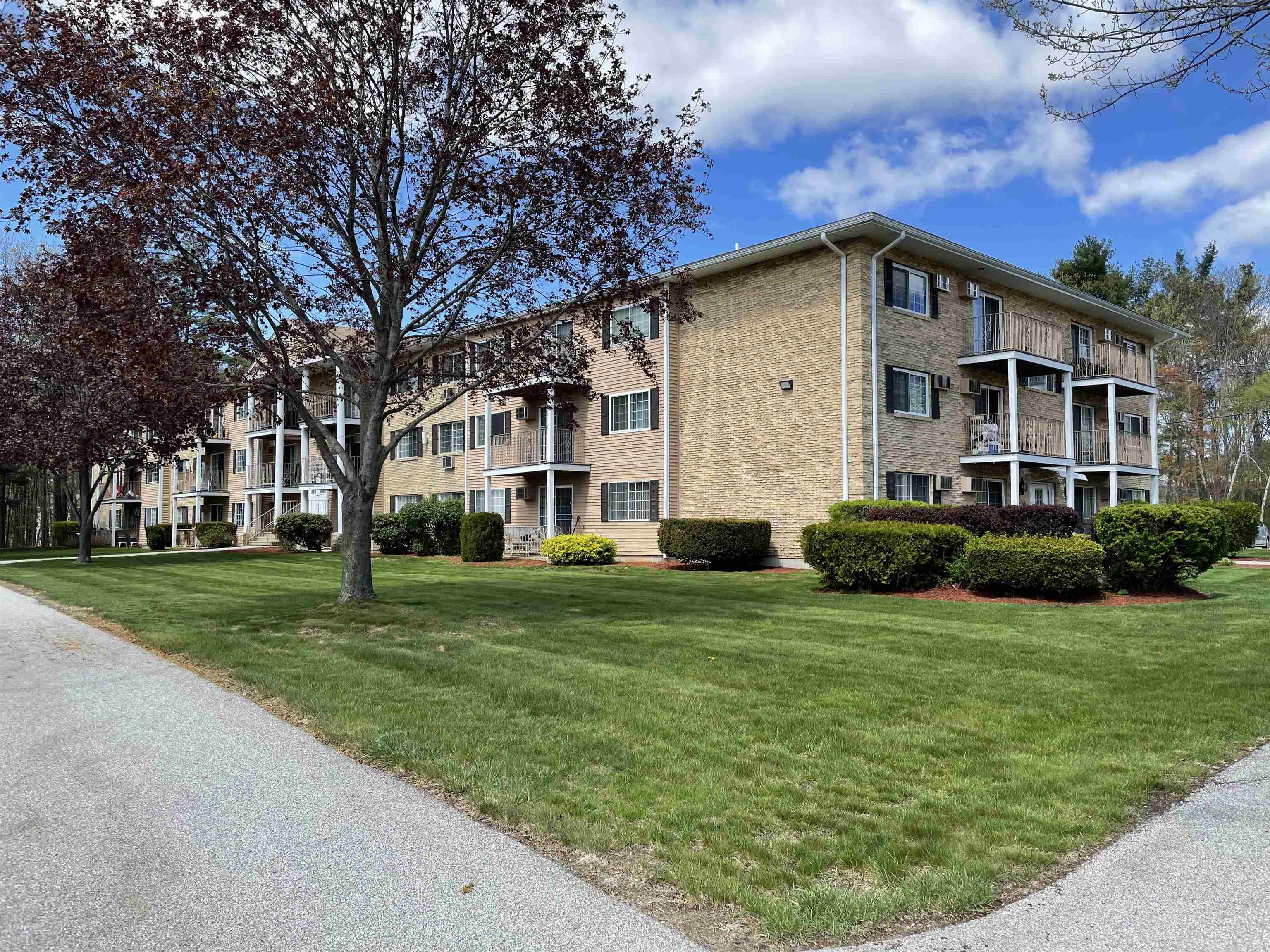 379 Huse Road, Unit 5 Manchester, NH 03103 - Photo 5 of 40