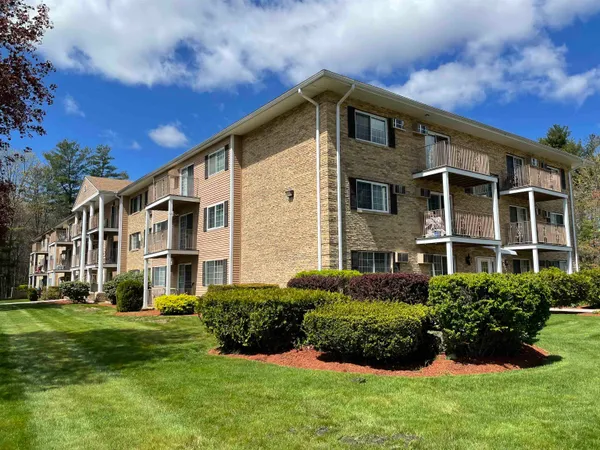 $1,734 | 379 Huse Road, Unit 5, Manchester, NH 03103