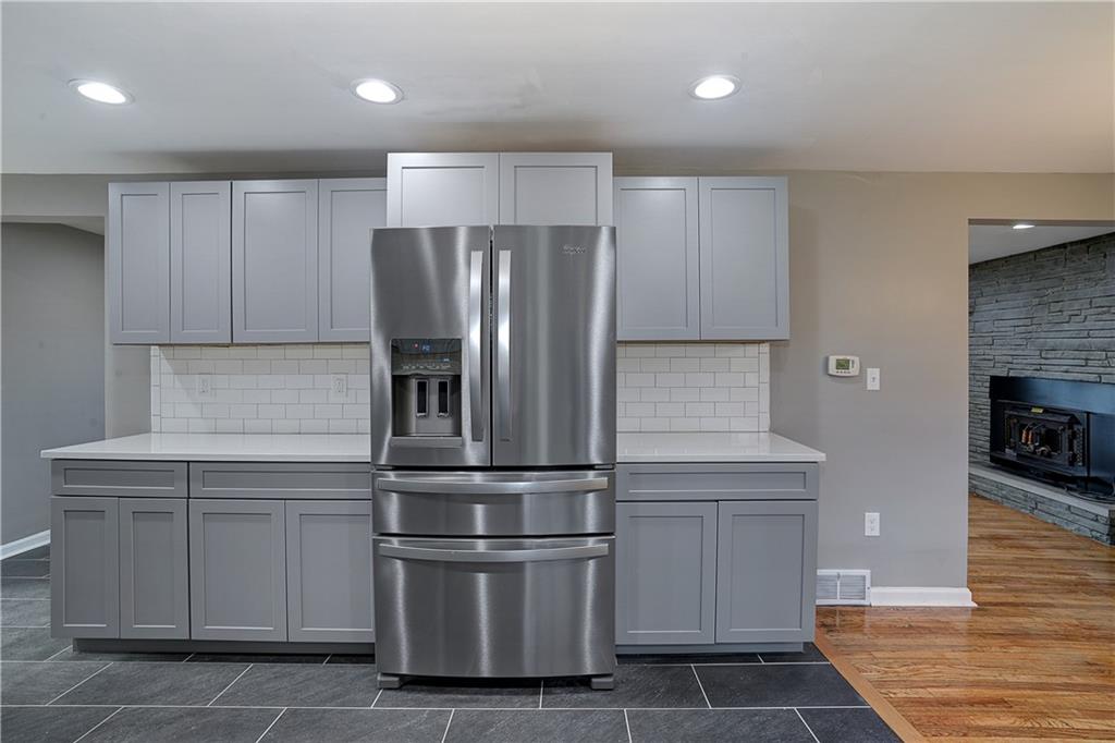 5999 Library Road Bethel Park, PA 15102 - Photo 5 of 25 Gallery Image 5