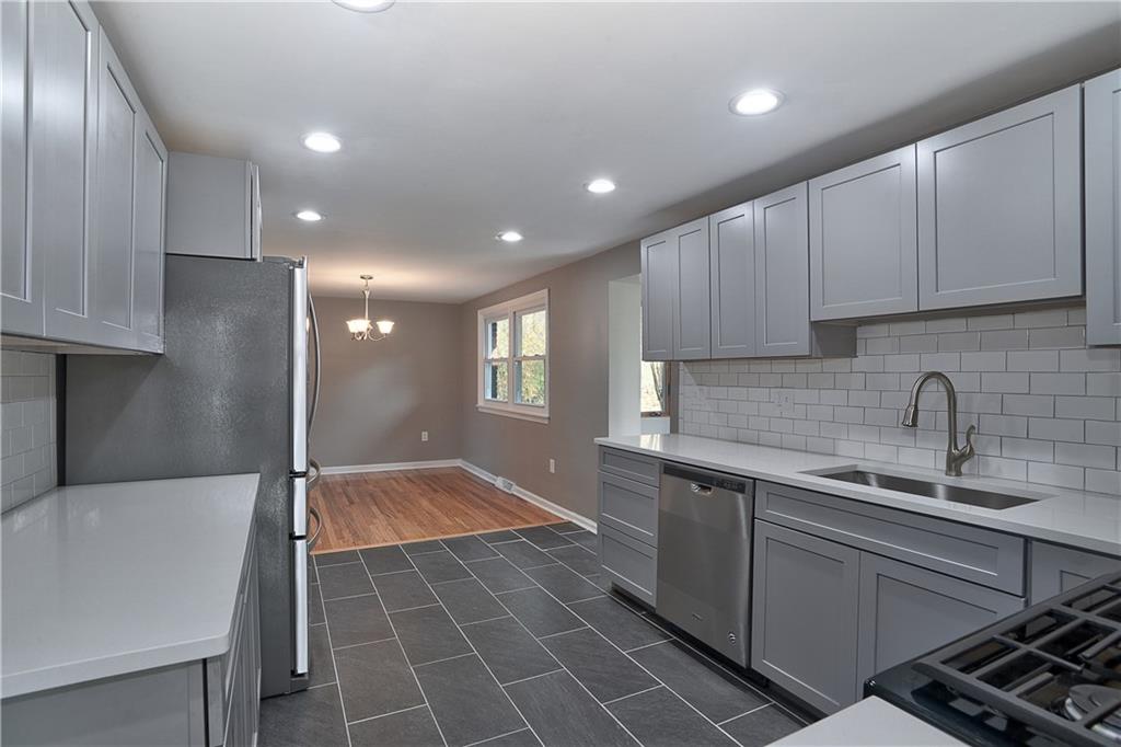 5999 Library Road Bethel Park, PA 15102 - Photo 6 of 25 Gallery Image 6