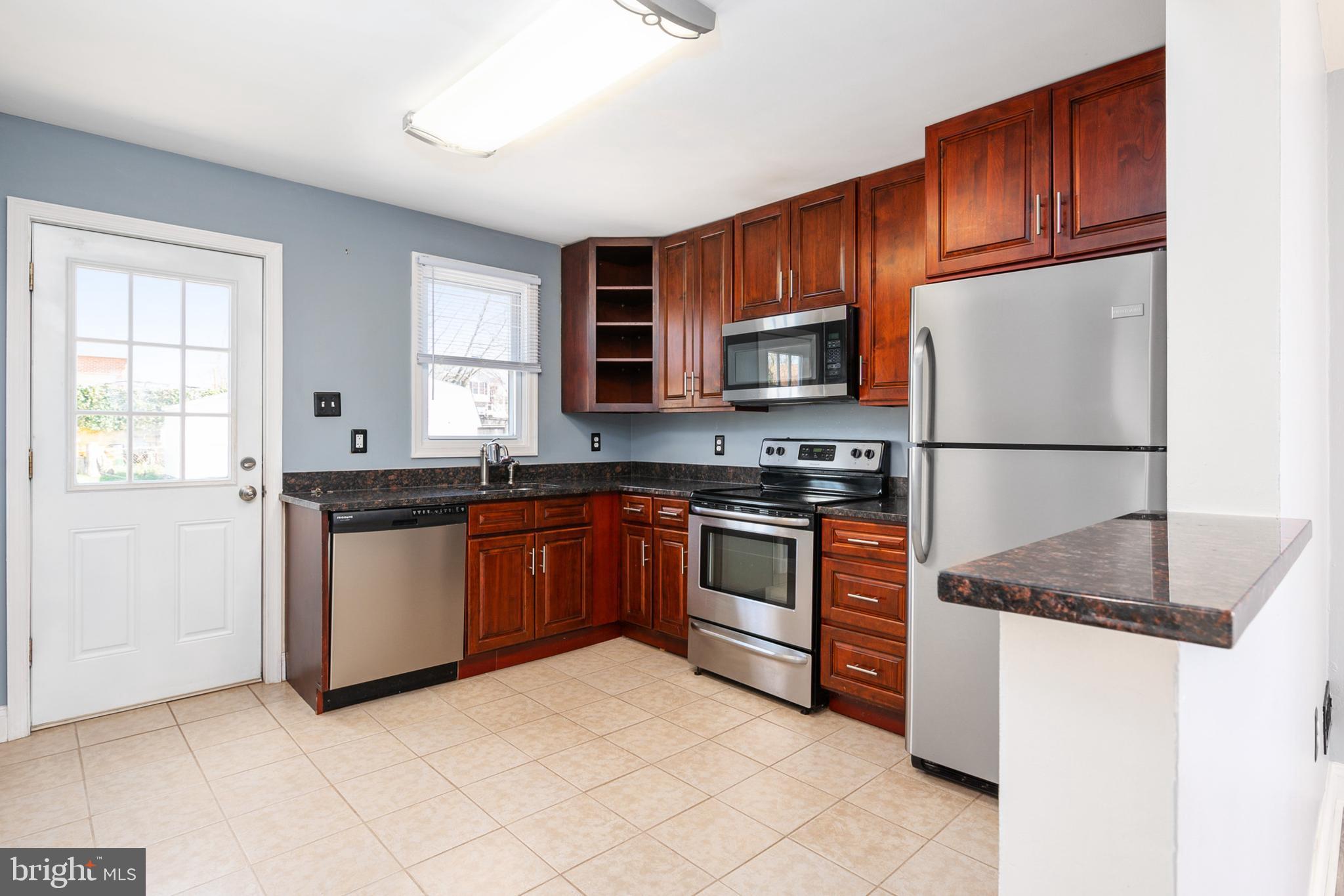 8445 Garden Road Pasadena, MD 21122 - Photo 7 of 29 Gallery Image 7