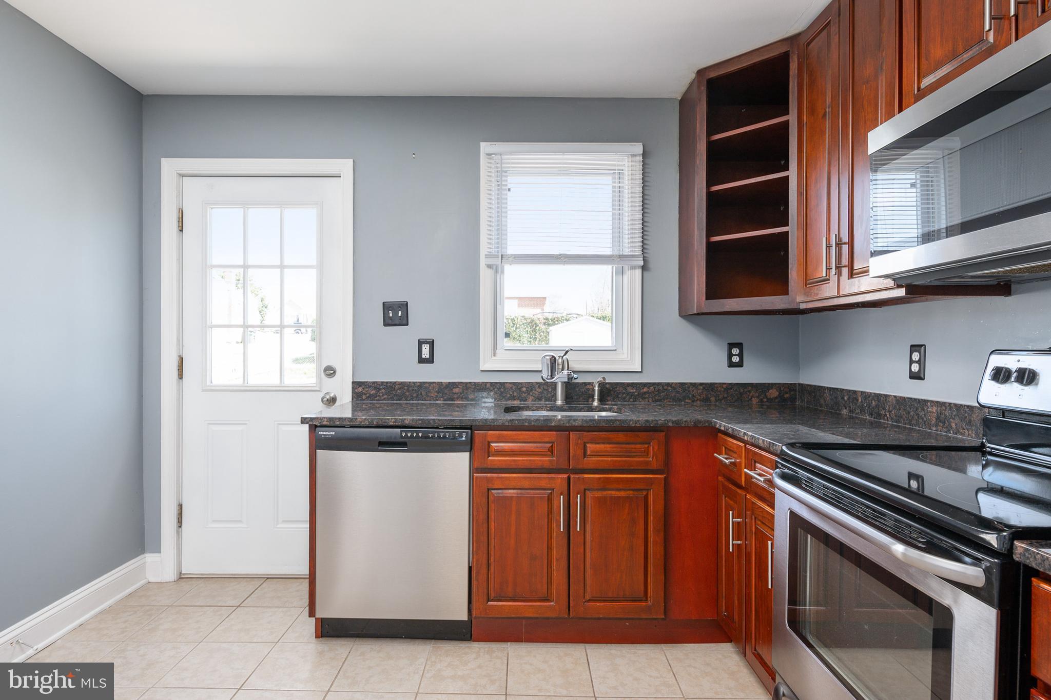 8445 Garden Road Pasadena, MD 21122 - Photo 9 of 29 Gallery Image 9
