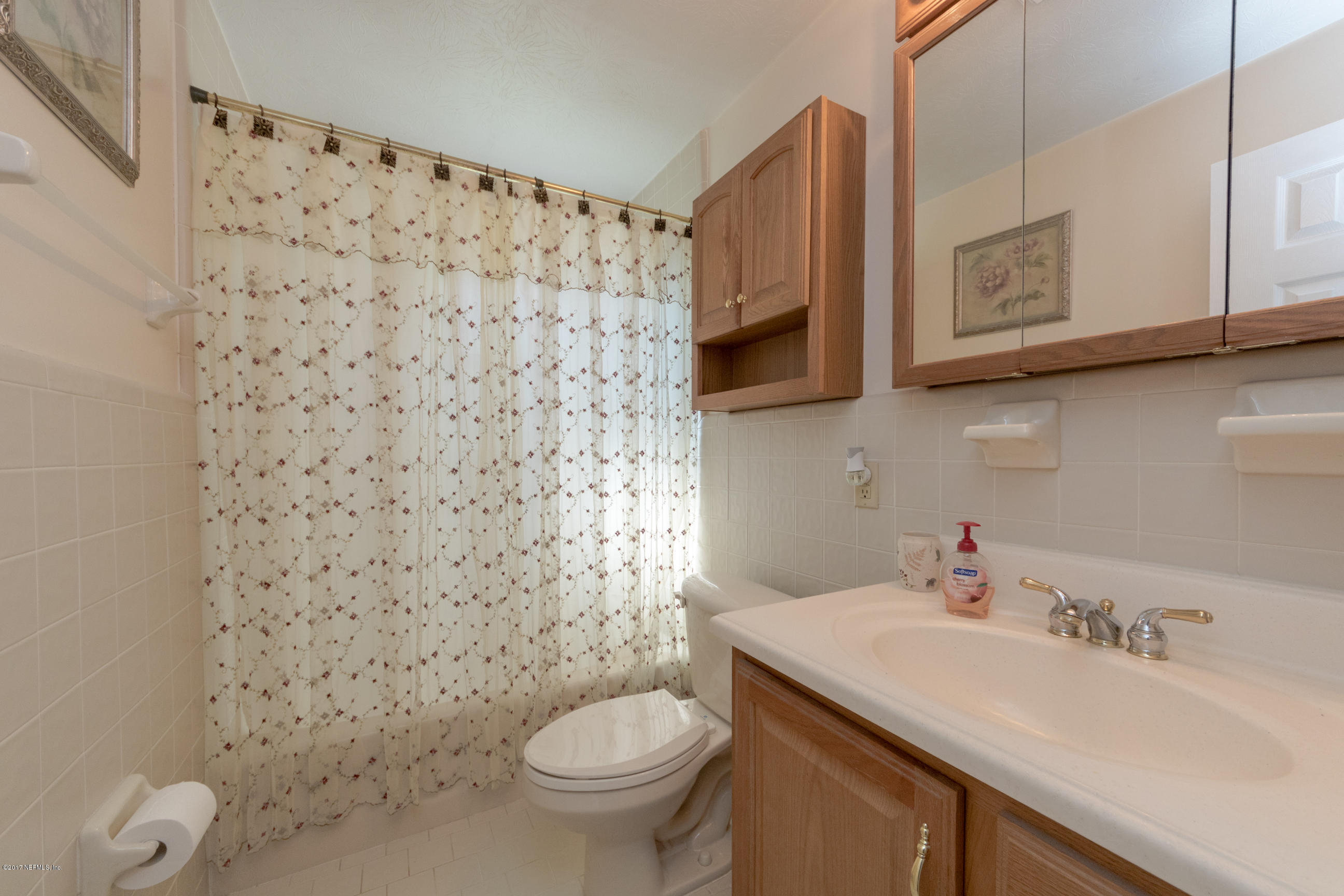 4052 Pelican Road Jacksonville, FL 32207 - Photo 19 of 28 2nd Bathroom