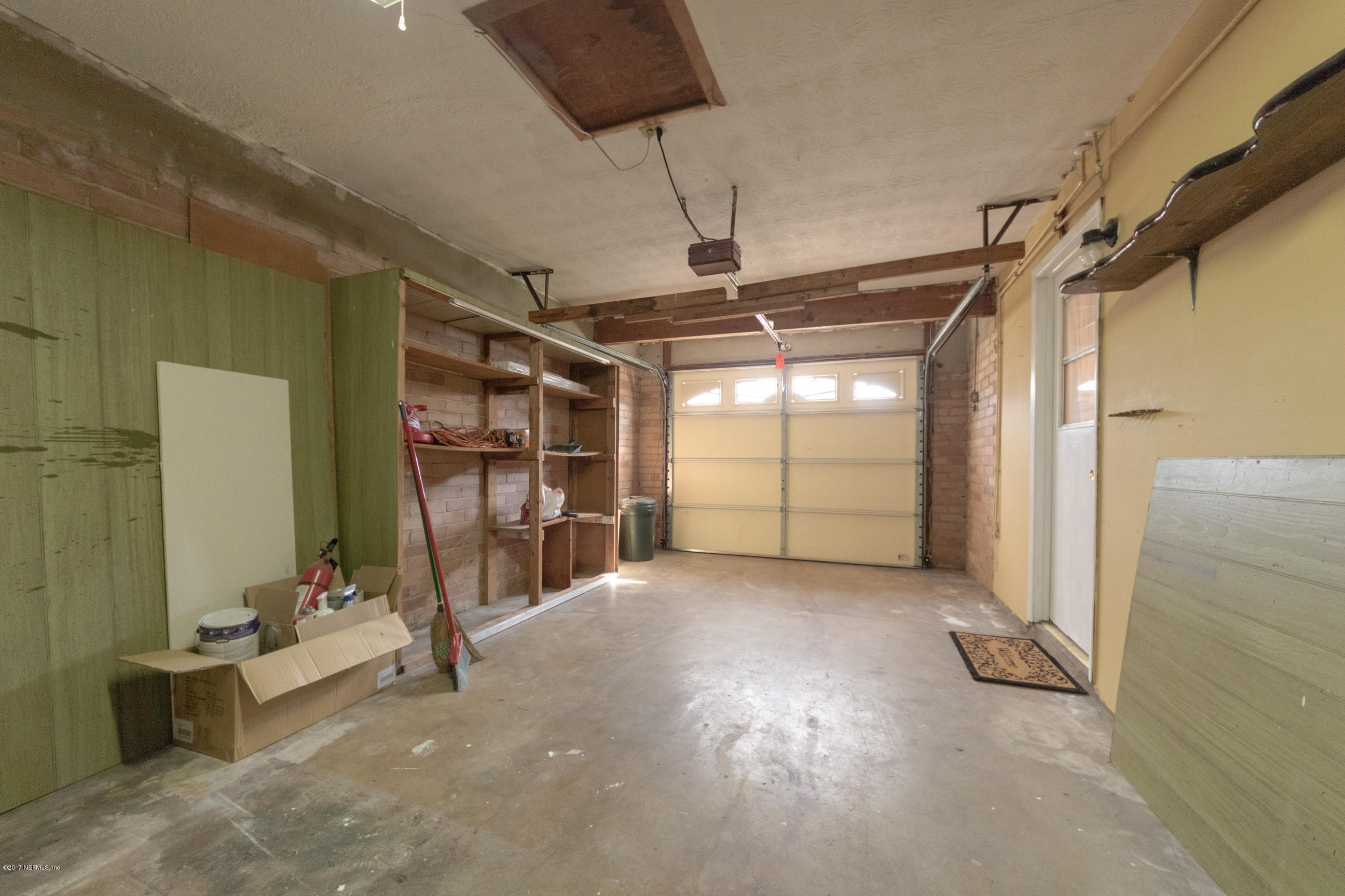 4052 Pelican Road Jacksonville, FL 32207 - Photo 20 of 28 Garage