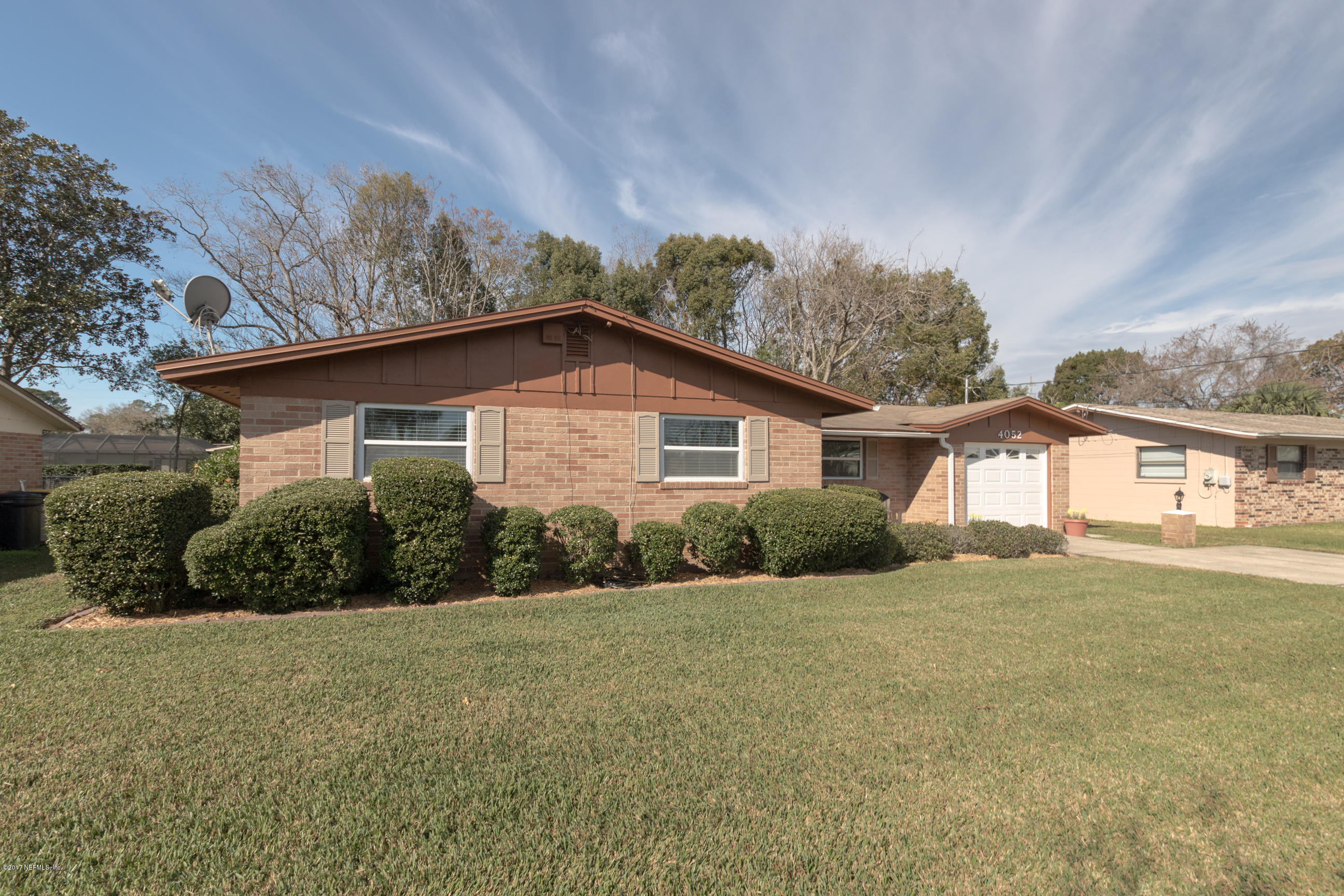 4052 Pelican Road Jacksonville, FL 32207 - Photo 3 of 28 Front View 4