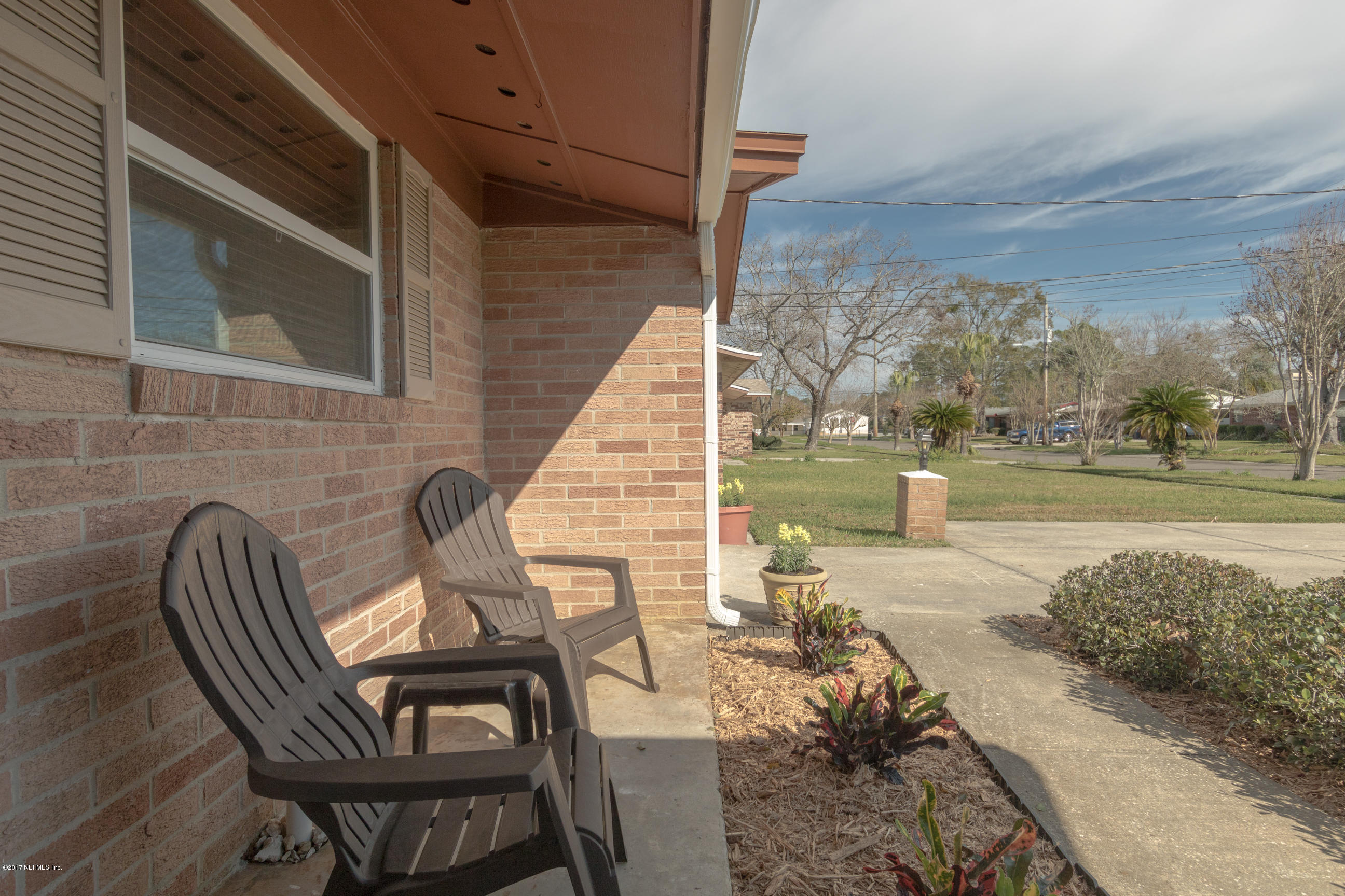 4052 Pelican Road Jacksonville, FL 32207 - Photo 5 of 28 Front Porch