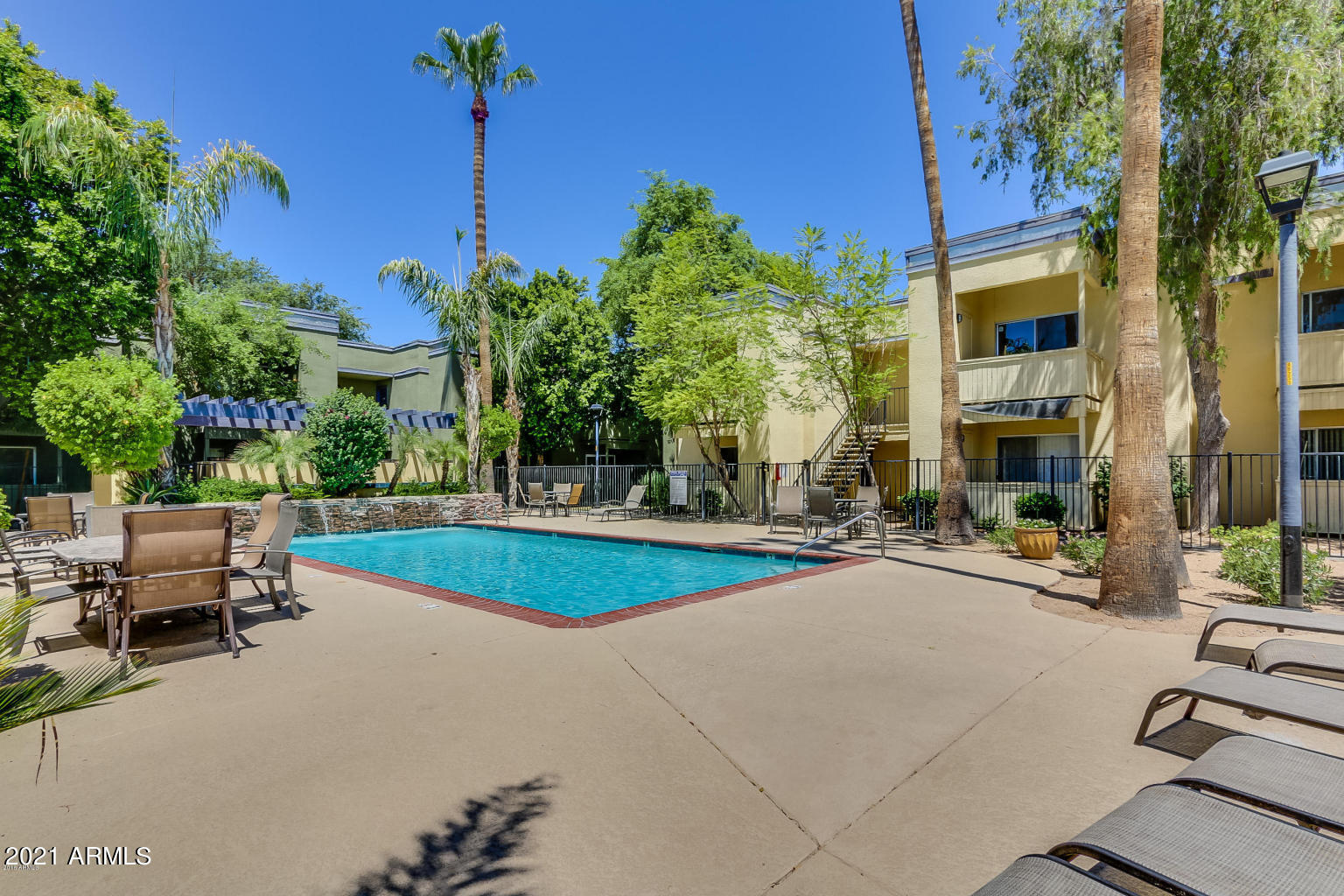 740 West Elm Street, Unit 160 Phoenix, AZ 85013 - Photo 4 of 26 a view of a building with garden and sitting area