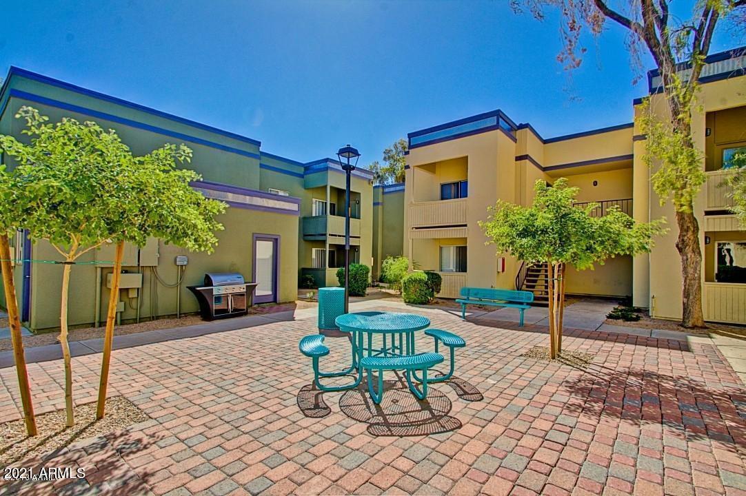 740 West Elm Street, Unit 160 Phoenix, AZ 85013 - Photo 5 of 26 a backyard of a house with seating space
