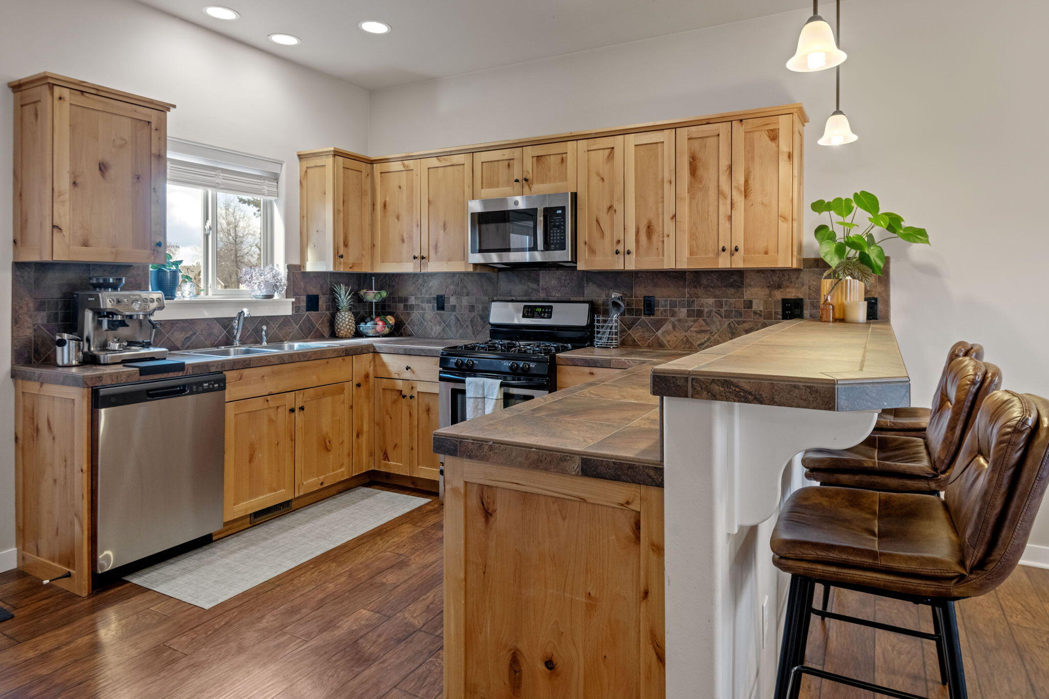 62761 Hawkview Road Bend, OR 97701 - Photo 9 of 24 9-web-or-mls-DSC_8677
