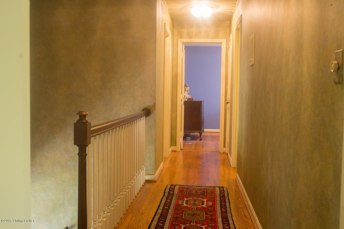 2011 High Canyon Road Louisville, KY 40207 - Photo 26 of 51 upstairs hallway
