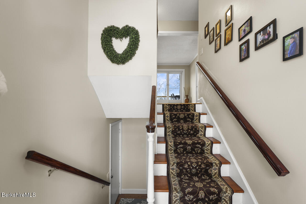 86 Winesap Road Pittsfield, MA 01201 - Photo 2 of 17 4