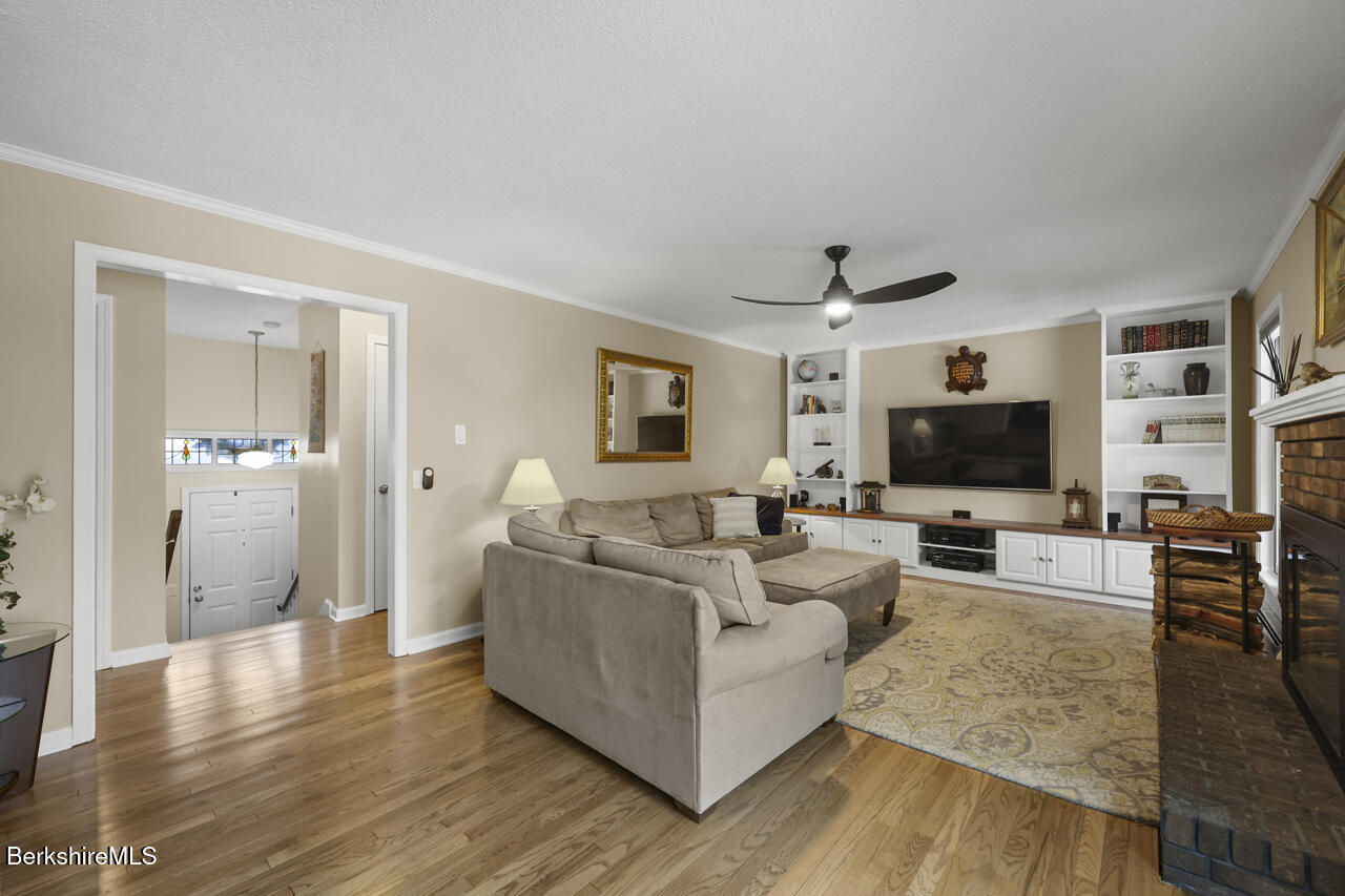 86 Winesap Road Pittsfield, MA 01201 - Photo 3 of 17 5