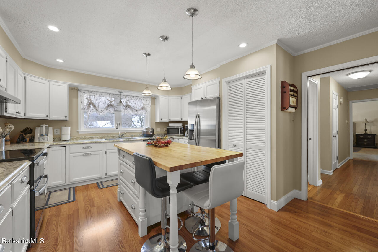 86 Winesap Road Pittsfield, MA 01201 - Photo 4 of 17 17