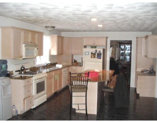 14 Parkhurst Road Chelmsford, MA 01824 - Photo 4 of 8 Gallery Image 4
