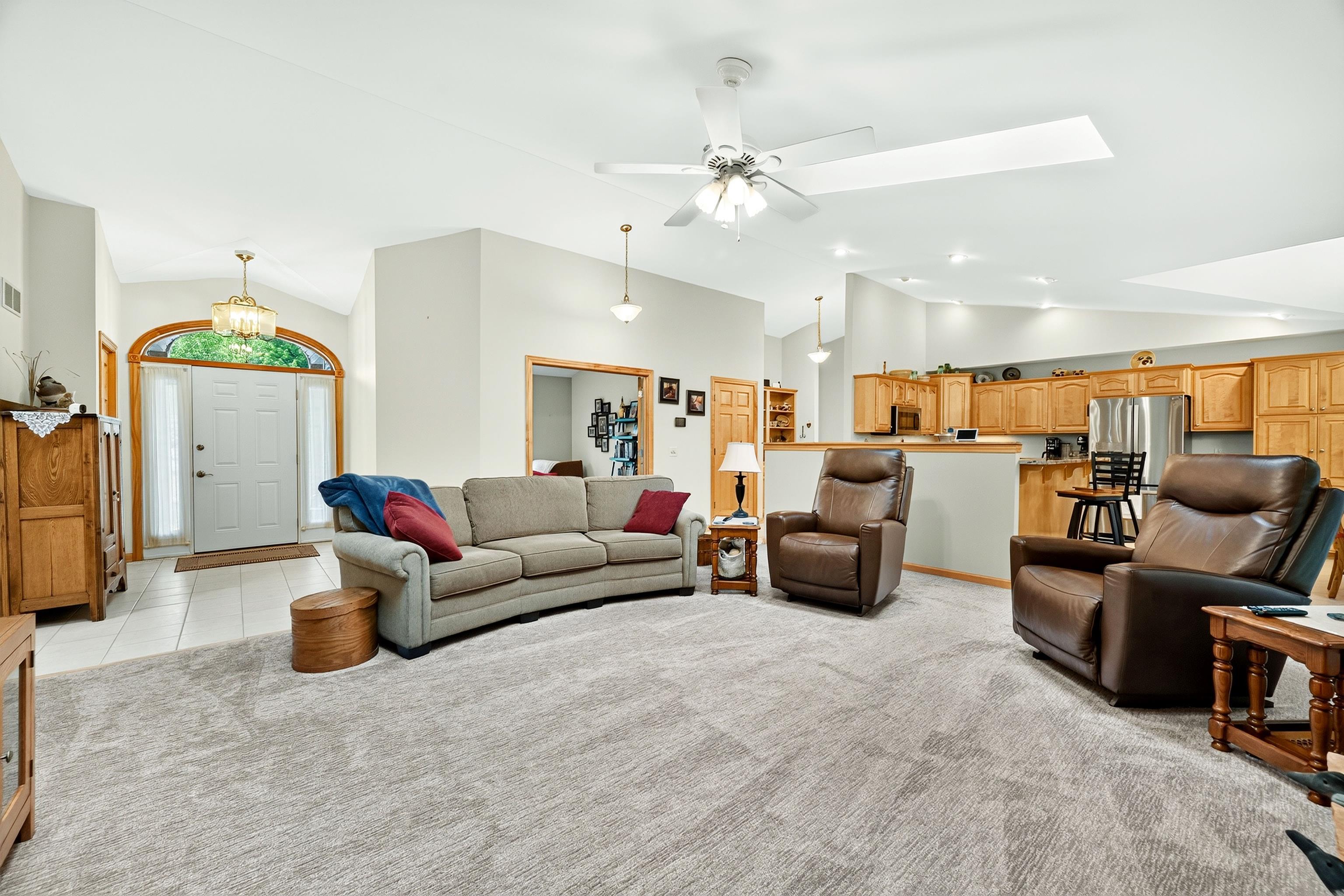 6101 Holscher Road McFarland, WI 53558 - Photo 4 of 48