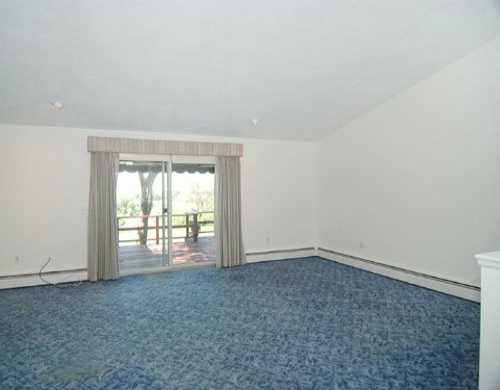 11 Hanley Farm Road, Unit 11 Warren, RI 02885 - Photo 3 of 8 Living Room.