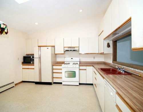 11 Hanley Farm Road, Unit 11 Warren, RI 02885 - Photo 4 of 8 Kitchen.