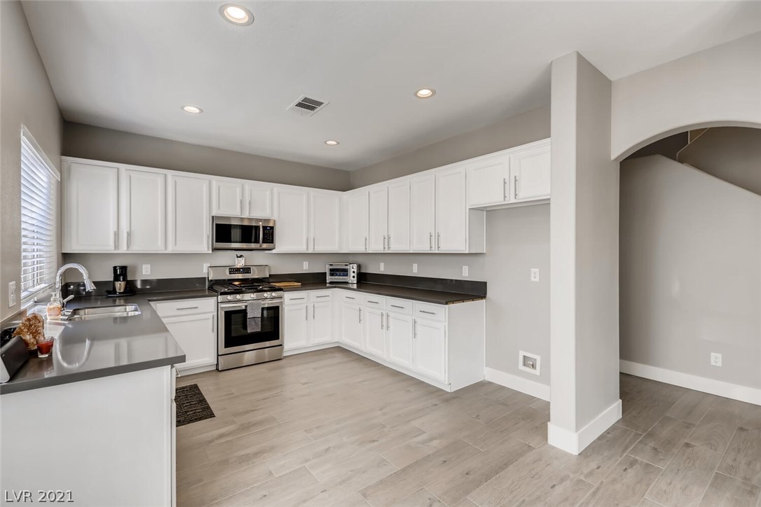 998 Broken Reed Court Henderson, NV 89015 - Photo 11 of 49