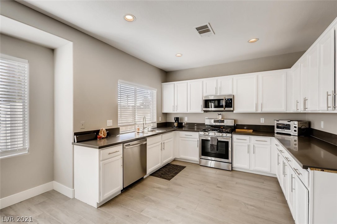 998 Broken Reed Court Henderson, NV 89015 - Photo 10 of 49