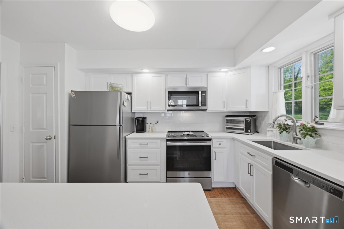 15 Hampshire Road, Unit 15 Madison, CT 06443 - Photo 15 of 35 Completely remodeled kitchen