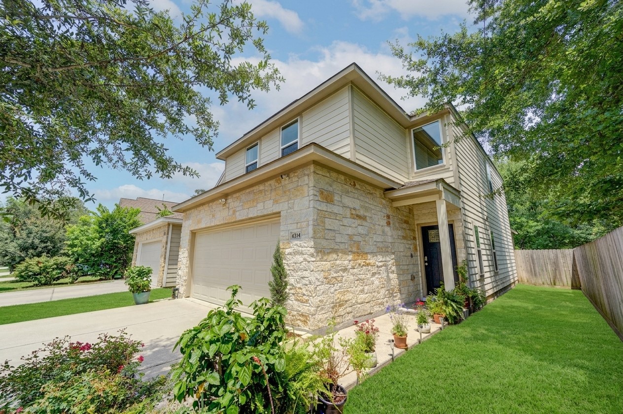 6314 Cebra Street Houston, TX 77091 - Photo 1 of 42