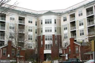 $525,000 | 1625 International Drive, Unit 305, McLean, VA 22102