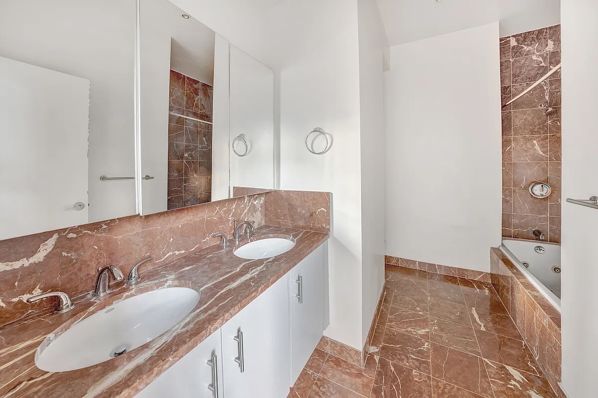 343 East 74th Street, Unit PH34D Manhattan, NY 10021 - Photo 6 of 14