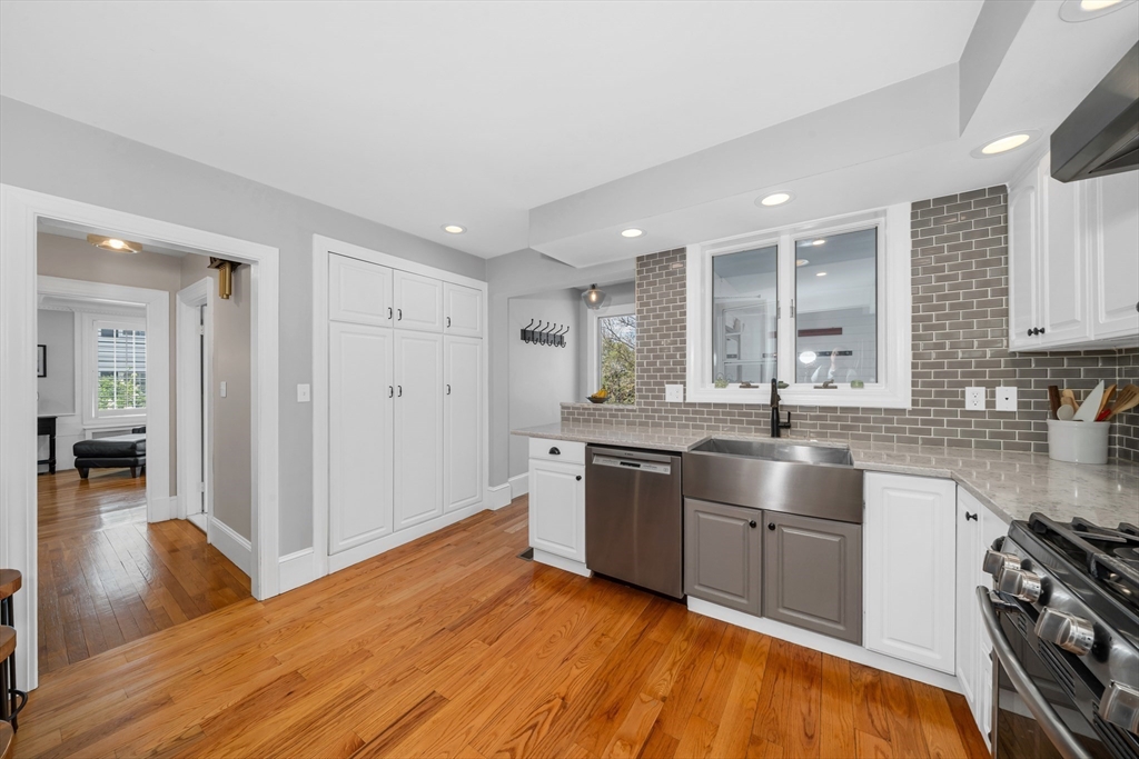 8 Chestnut Street Andover, MA 01810 - Photo 10 of 42