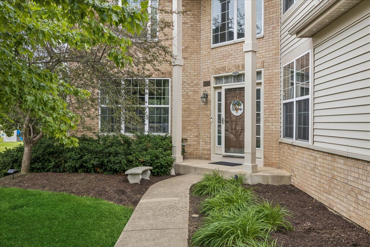 627 Mansfield Way Oswego, IL 60543 - Photo 1 of 36