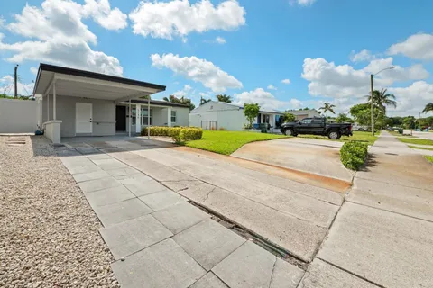 $499,995 | 5240 Northeast 3rd Ter., Oakland Park, FL 33334