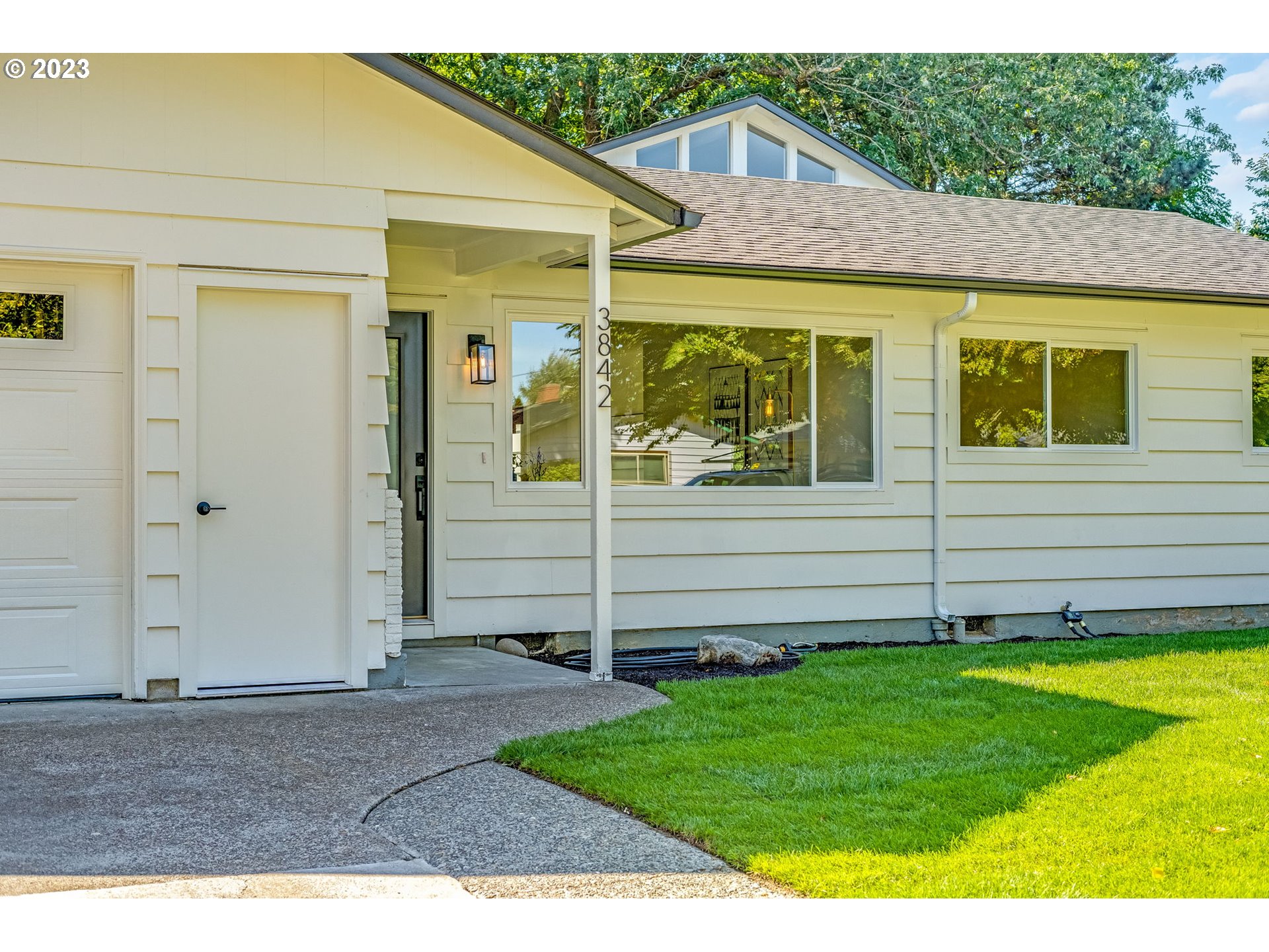3842 North Alaska Street Portland, OR 97217 - Photo 3 of 36 a view of a house with a garden