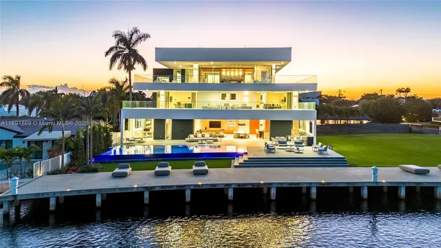 a picture of a table and chairs