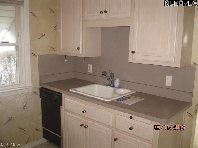 8311 Snow Road Parma, OH 44129 - Photo 7 of 14