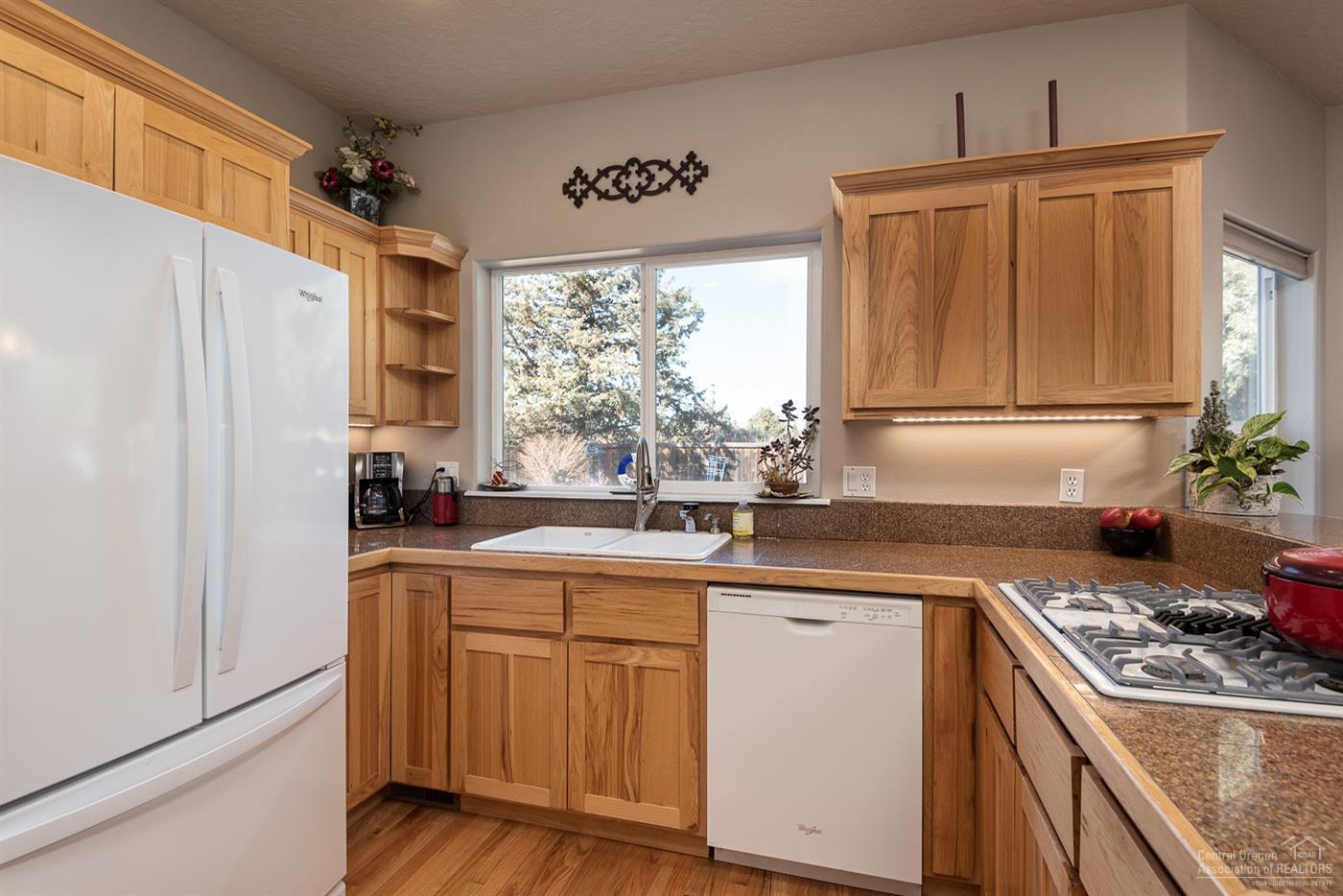 3341 Northeast Stonebrook Loop Bend, OR 97701 - Photo 7 of 25 a kitchen with a sink stove and refrigerator