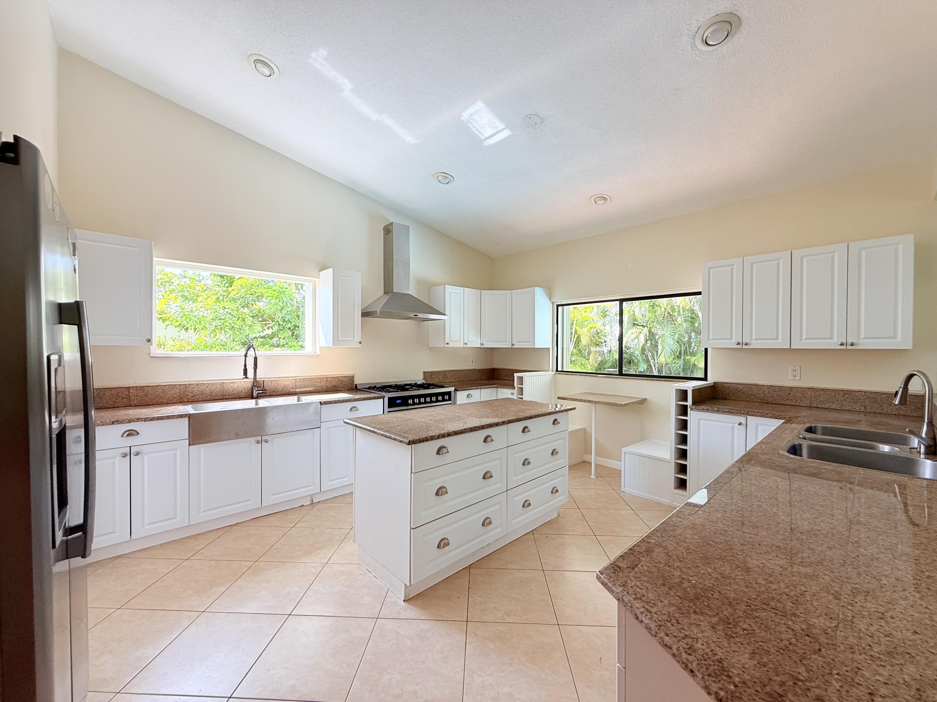 71 Laredo Lane Boca Raton, FL 33487 - Photo 8 of 18 IMG_7925
