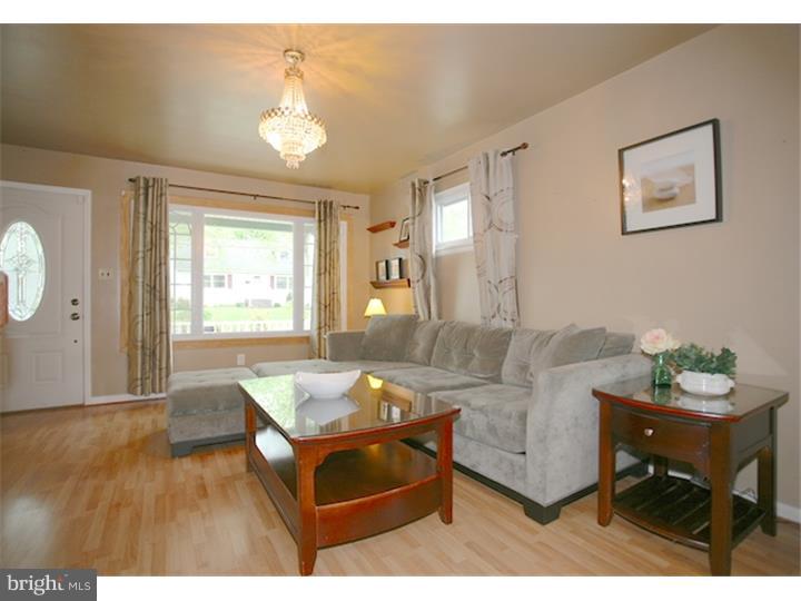 312 Madison Road Willow Grove, PA 19090 - Photo 2 of 25 Living Room