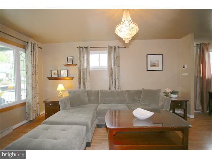 312 Madison Road Willow Grove, PA 19090 - Photo 3 of 25 Living Room