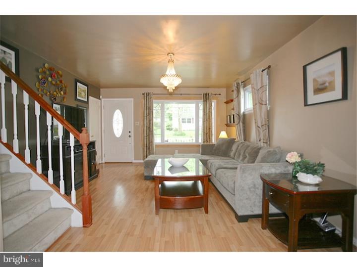 312 Madison Road Willow Grove, PA 19090 - Photo 4 of 25 Living Room