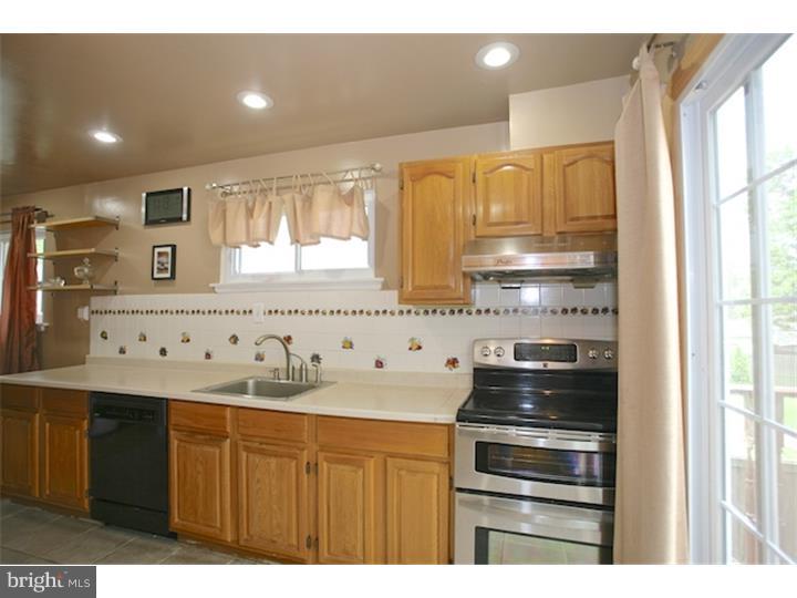 312 Madison Road Willow Grove, PA 19090 - Photo 10 of 25 Kitchen