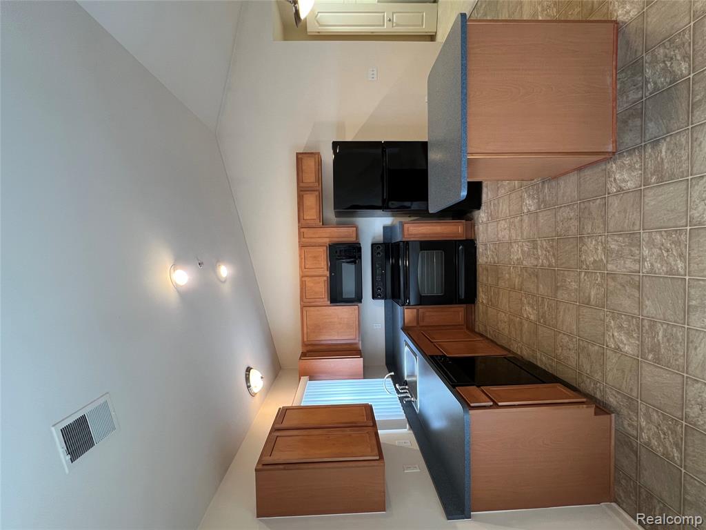 316 North Wixom Road, Unit 33 Wixom, MI 48393 - Photo 2 of 18