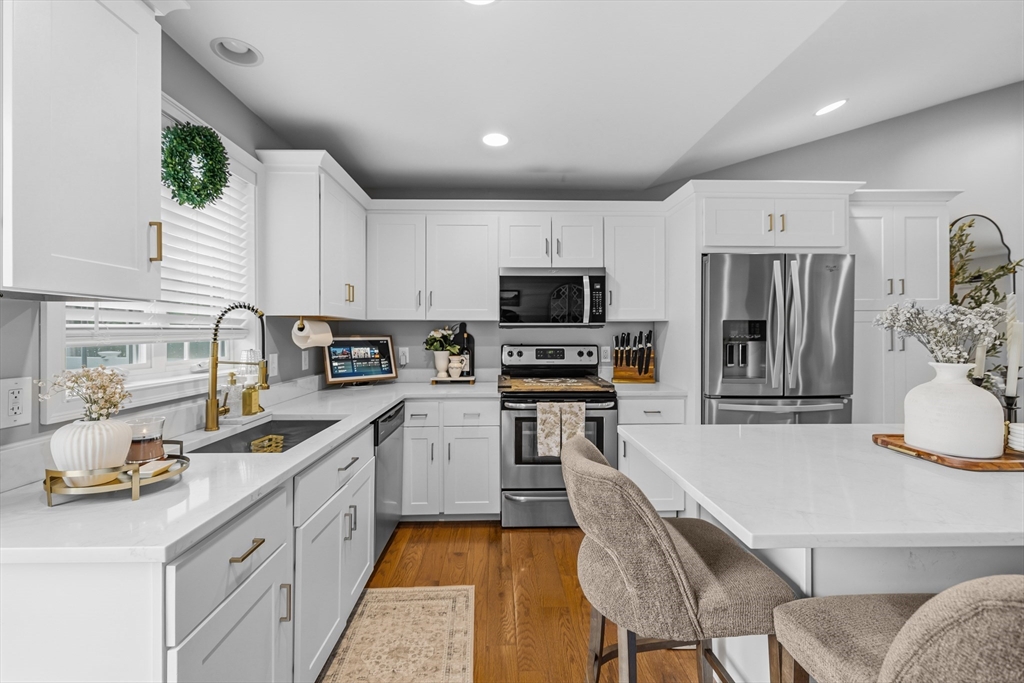 127 Middlesex Street Fall River, MA 02723 - Photo 7 of 38