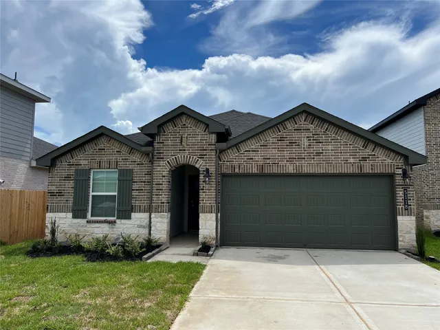$2,300 | 5118 Hunters Trail, Fresno, TX 77545