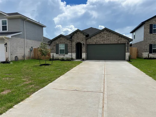$2,300 | 5118 Hunters Trail, Fresno, TX 77545