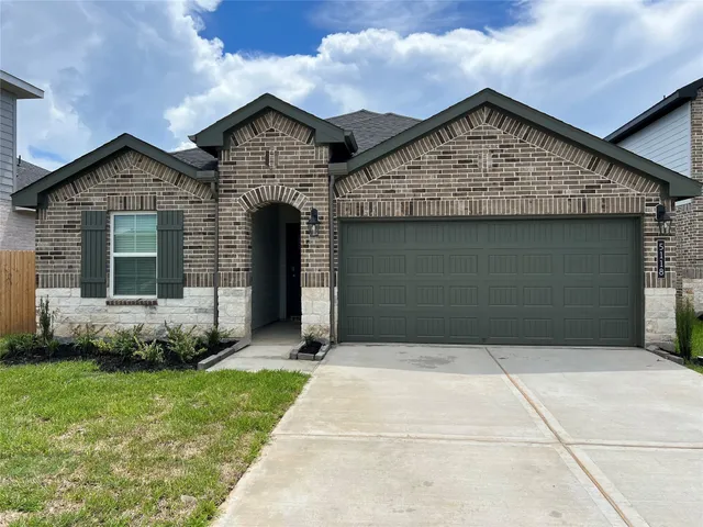 $2,300 | 5118 Hunters Trail, Fresno, TX 77545