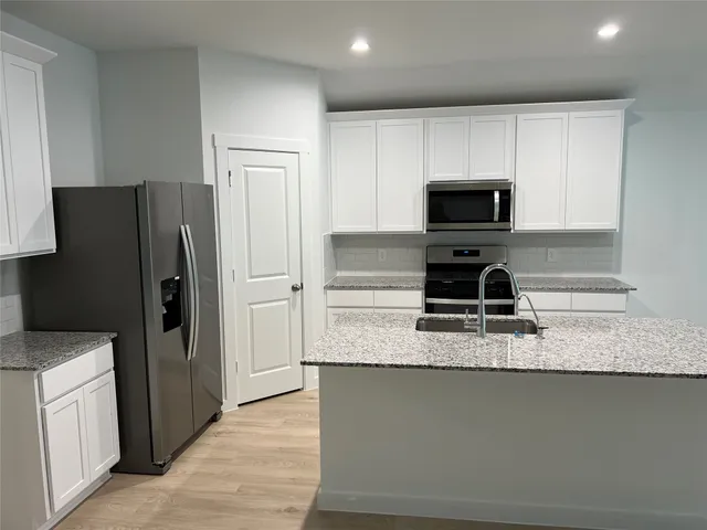 $2,300 | 5118 Hunters Trail, Fresno, TX 77545