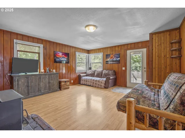 $205,000 | 448 Mountain Avenue, Idanha, OR 97350