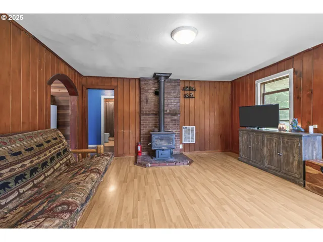 $205,000 | 448 Mountain Avenue, Idanha, OR 97350