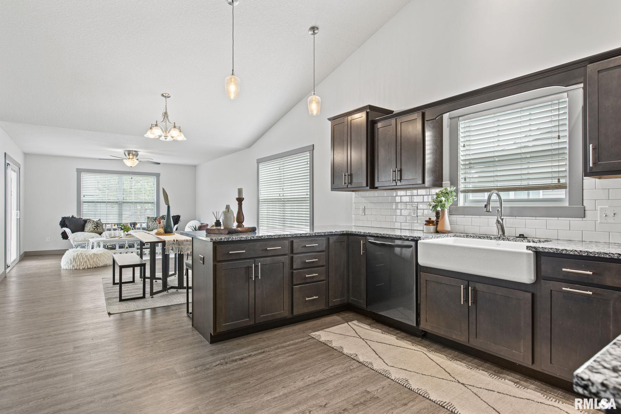 201 South Buttermilk Road Eldridge, IA 52748 - Photo 12 of 25