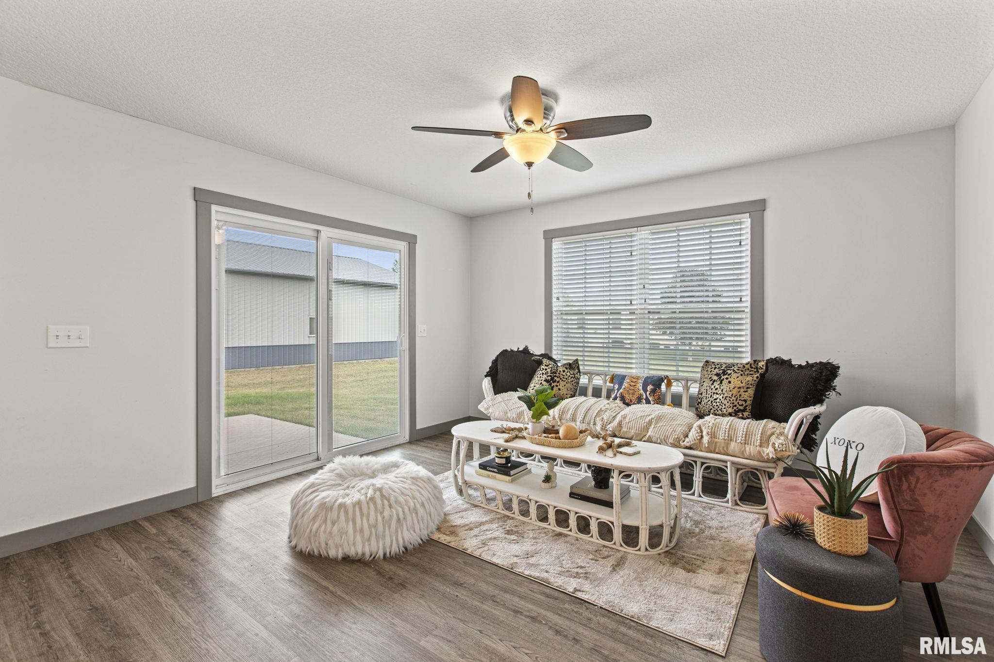 201 South Buttermilk Road Eldridge, IA 52748 - Photo 14 of 25